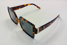 Load image into Gallery viewer, Square Chic Oversized Shades